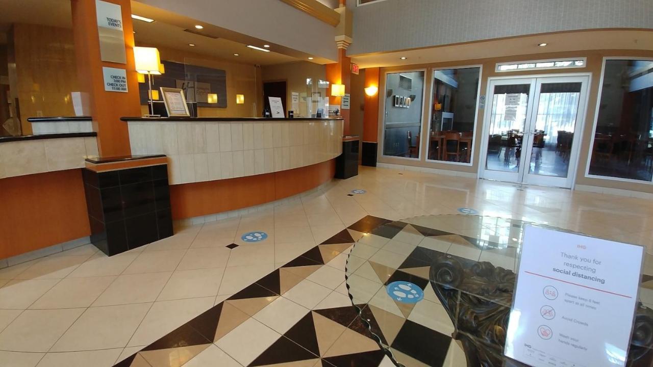 Holiday Inn Express Calgary South By Ihg Extérieur photo