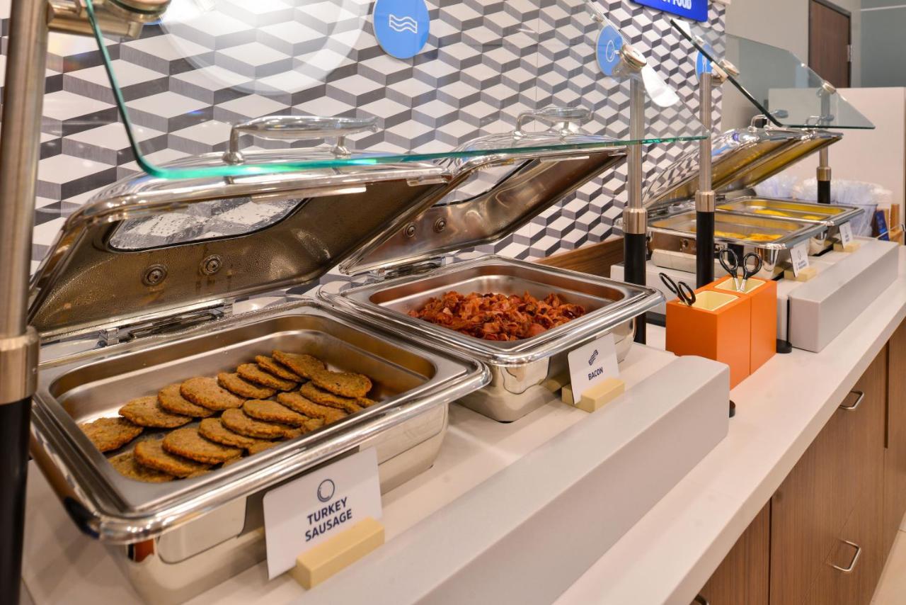 Holiday Inn Express Calgary South By Ihg Extérieur photo
