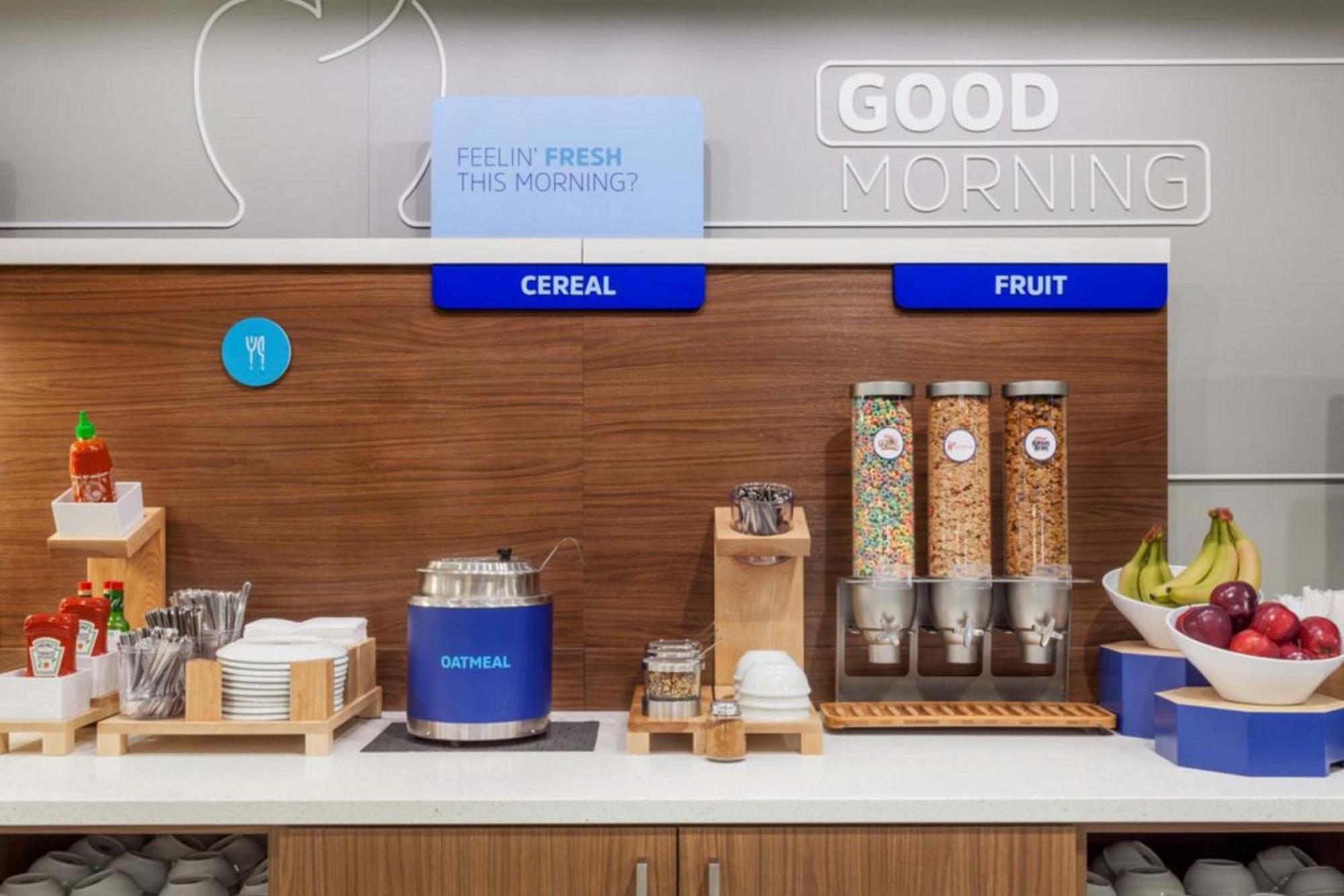 Holiday Inn Express Calgary South By Ihg Extérieur photo