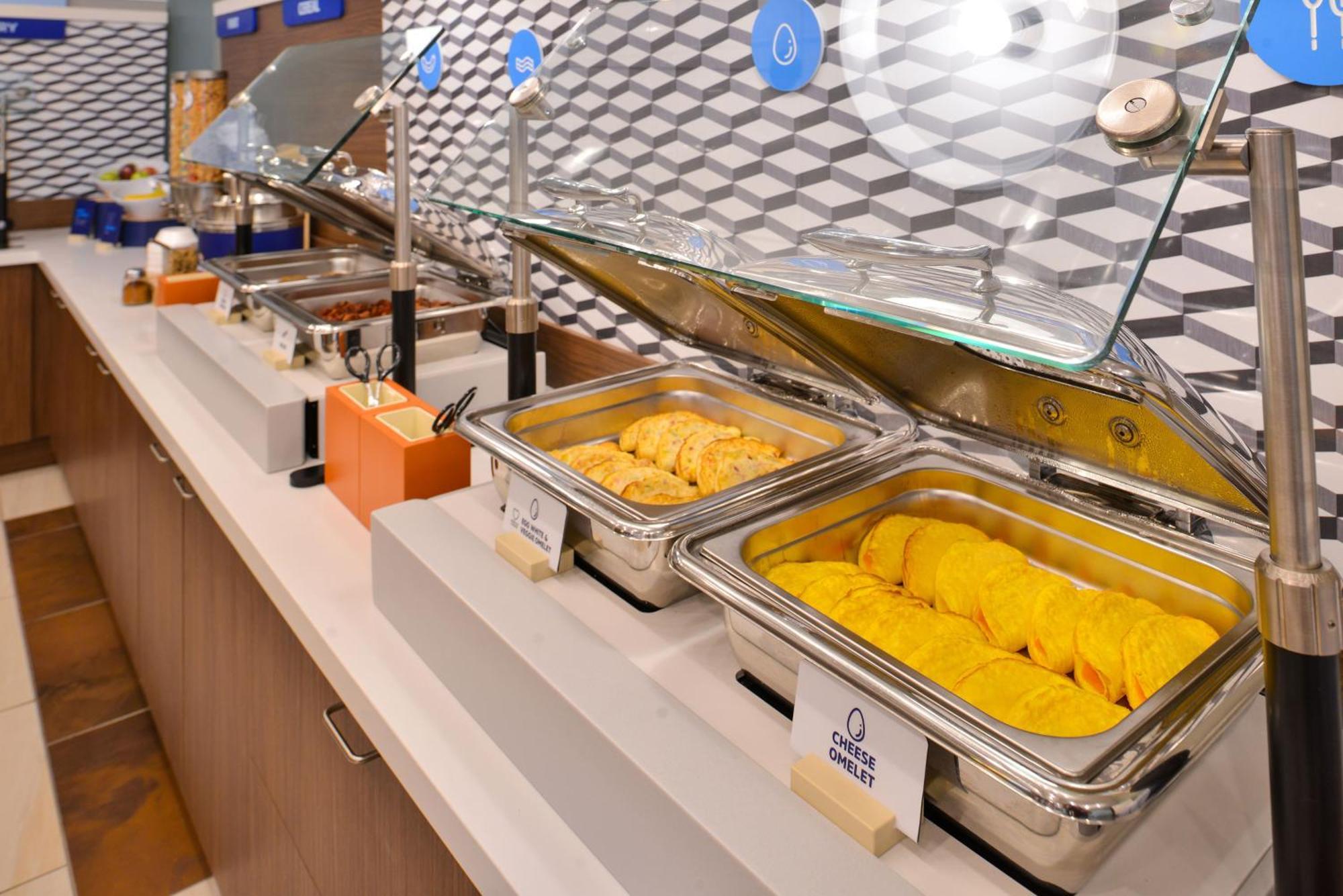 Holiday Inn Express Calgary South By Ihg Extérieur photo