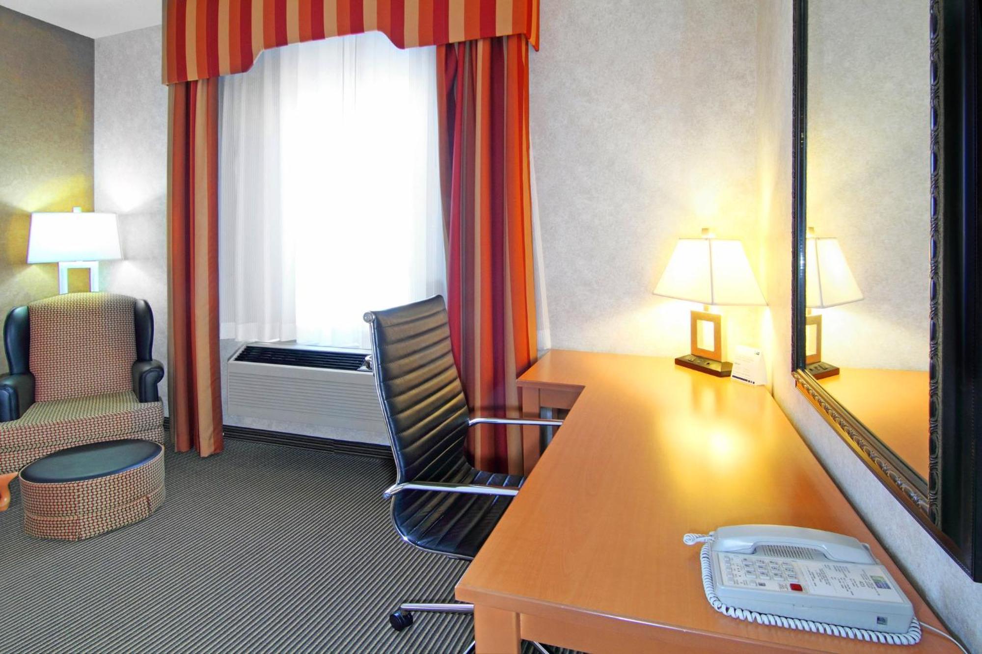 Holiday Inn Express Calgary South By Ihg Extérieur photo