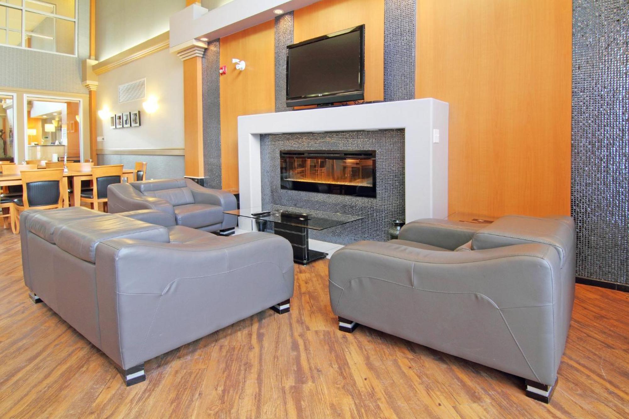 Holiday Inn Express Calgary South By Ihg Extérieur photo