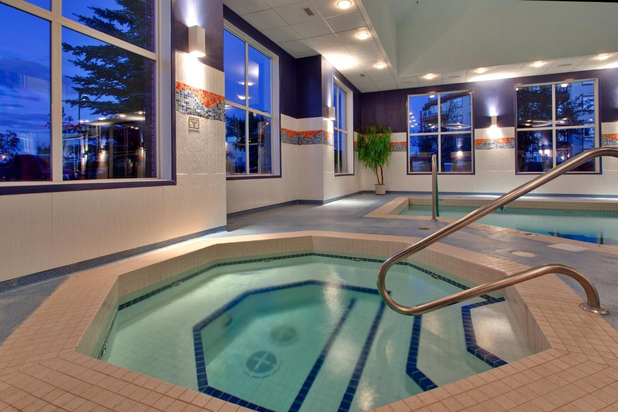 Holiday Inn Express Calgary South By Ihg Extérieur photo