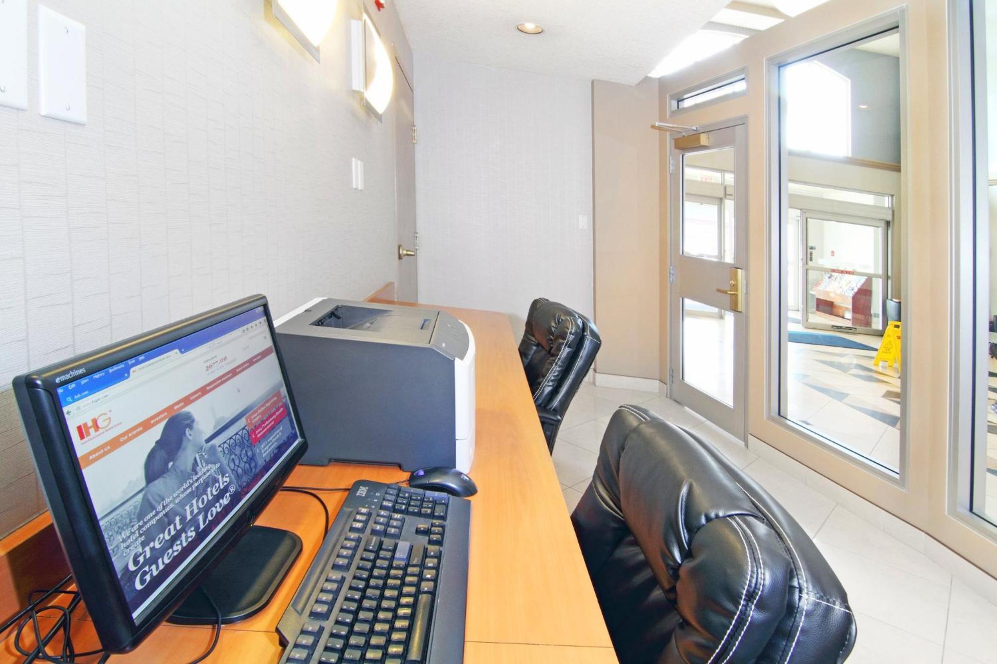 Holiday Inn Express Calgary South By Ihg Extérieur photo