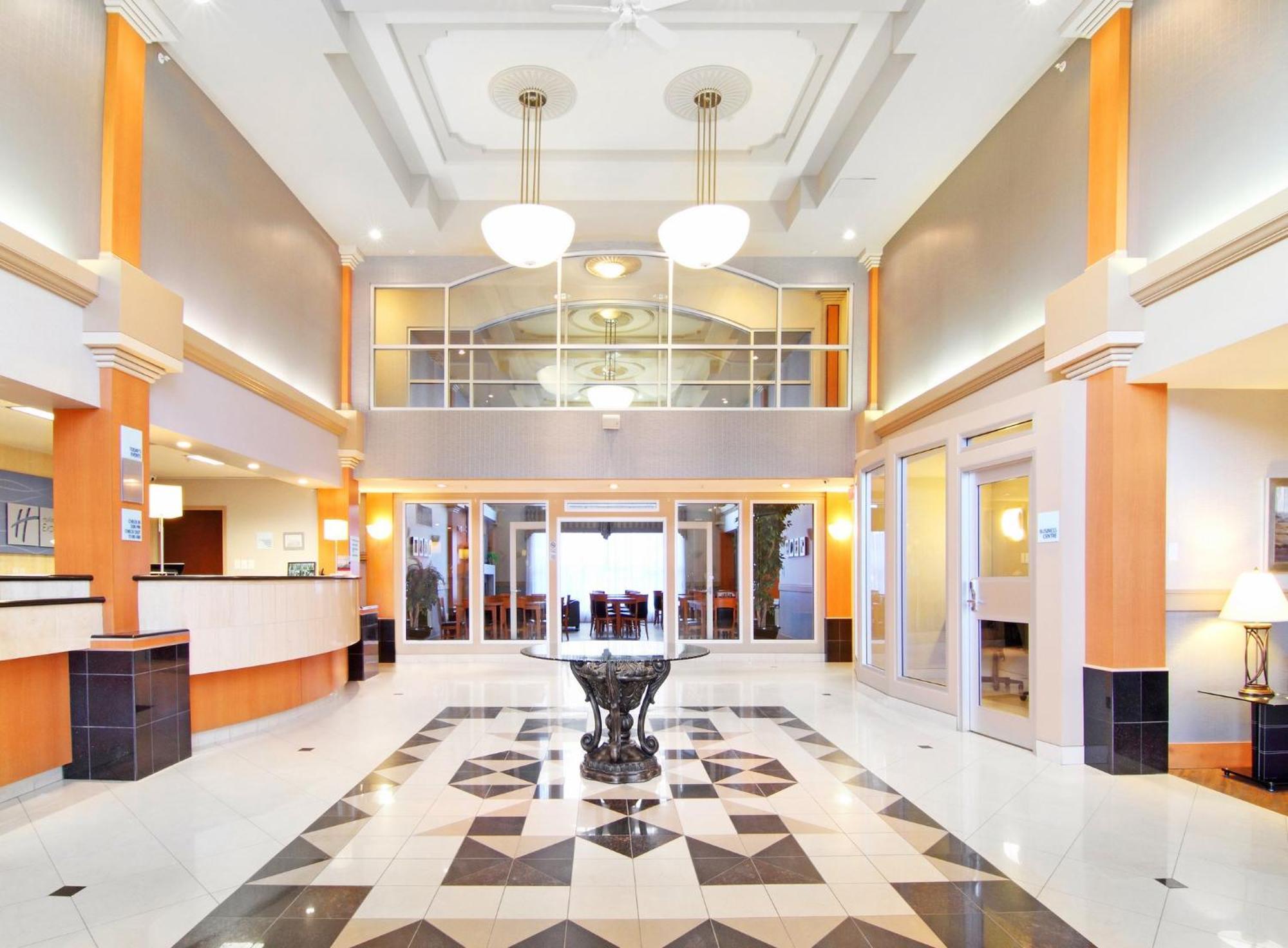 Holiday Inn Express Calgary South By Ihg Extérieur photo