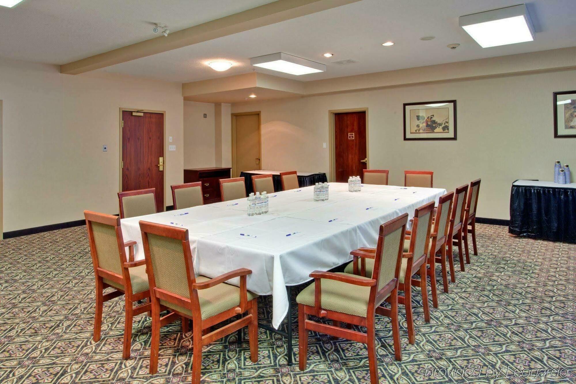 Holiday Inn Express Calgary South By Ihg Extérieur photo