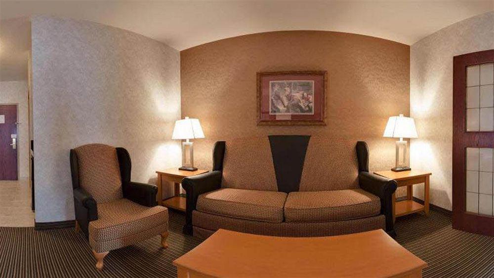 Holiday Inn Express Calgary South By Ihg Extérieur photo